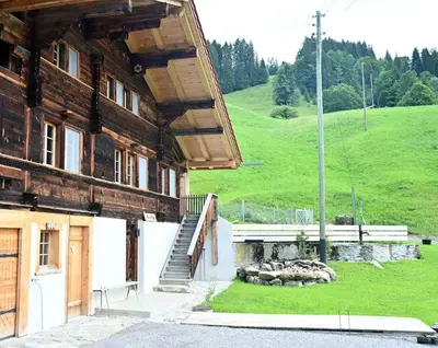 Das Gebäude in dem sich das Chalet befindet