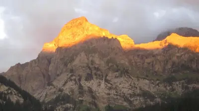 Ein allgemeiner Bergblick oder ein Berglick von der Ferienwohnung aus
