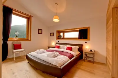 Ein Bett oder Betten in einem Zimmer der Unterkunft Chalet Chloe - Saas-Fee