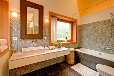 Ein Badezimmer in der Unterkunft Chalet Chloe - Saas-Fee