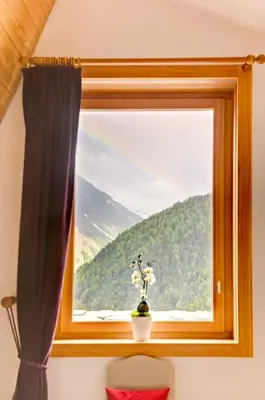 Ein allgemeiner Bergblick oder ein Berglick von des Chalets aus