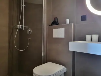 Ein Badezimmer in der Unterkunft Kapitel 7 Boutique-Hotel