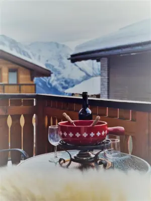 Ein allgemeiner Bergblick oder ein Berglick von der Ferienwohnung aus