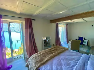 Ein Bett oder Betten in einem Zimmer der Unterkunft Nido con vista sul lago