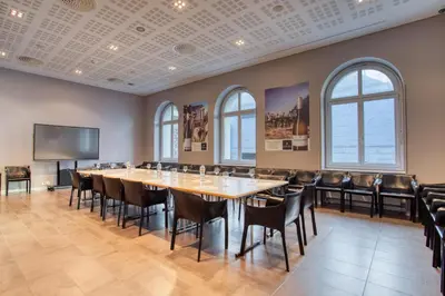 Der Geschäftsbereich oder Konferenzraum in der Unterkunft Hôtel Au Terminus