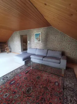 Ein Sitzbereich in der Unterkunft NEB-Thun Haus in Thun für 8 Pax