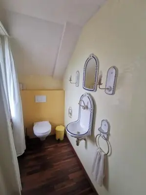 Ein Badezimmer in der Unterkunft NEB-Thun Haus in Thun für 8 Pax