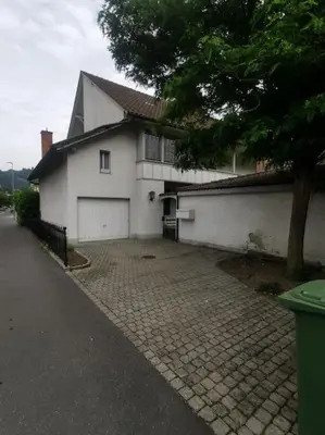 Das Gebäude in dem sich die Ferienwohnung befindet