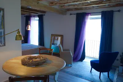 Ein Sitzbereich in der Unterkunft Dream vacation on the lake