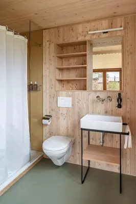 Ein Badezimmer in der Unterkunft Berglodge Goms (Hotel)
