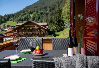 Ein allgemeiner Bergblick oder ein Berglick von der Ferienwohnung aus