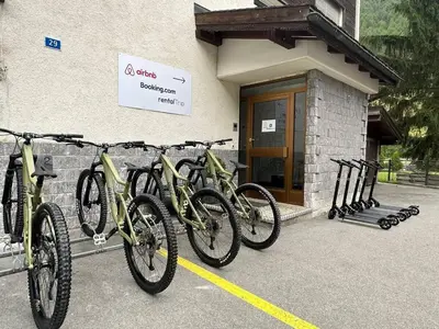 Radfahren an der Unterkunft Enjoy the View Apartment Close to Zermatt with Parking oder in der Nähe