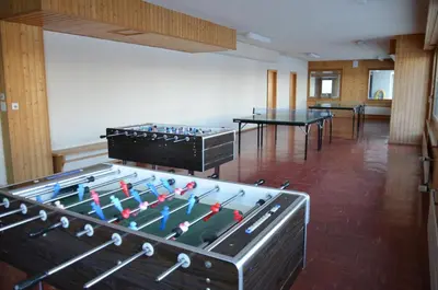 Eine Spielezimmer in der Unterkunft Immeuble Les Mélèzes