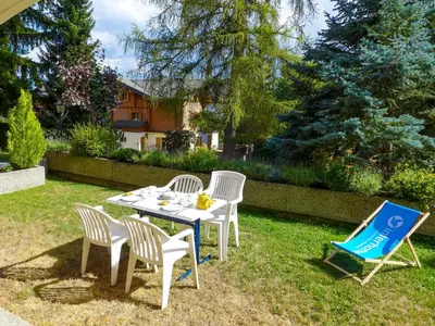 Ein Garten an der Unterkunft Apartment Résidence La Fenière 03 by Interhome