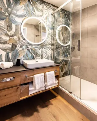 Ein Badezimmer in der Unterkunft Hotel Piz Badus