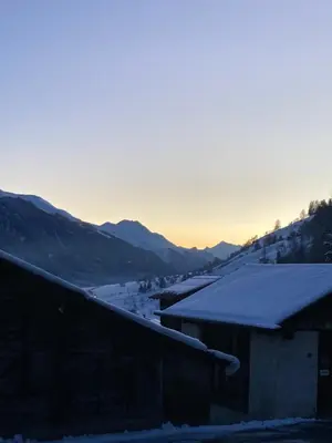 Ein allgemeiner Bergblick oder ein Berglick von der Ferienwohnung aus