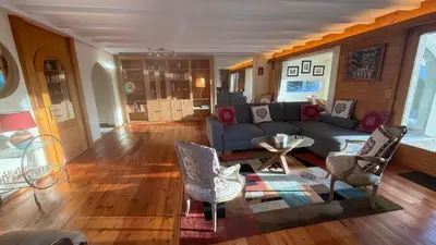 Ein Sitzbereich in der Unterkunft CHALET du GOLF CRANS MONTANA