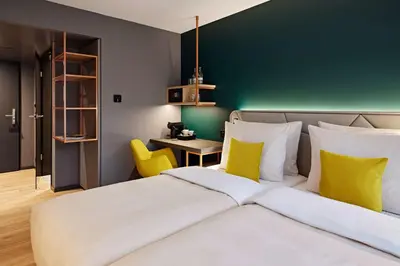 Ein Bett oder Betten in einem Zimmer der Unterkunft Essential by Dorint Interlaken - New Opening