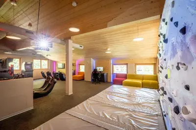 Ein Sitzbereich in der Unterkunft SWISSPEAK Resorts by Pierre & Vacances Premium Zinal