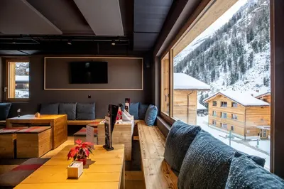 Ein Sitzbereich in der Unterkunft SWISSPEAK Resorts by Pierre & Vacances Premium Zinal