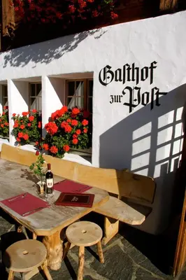 Ein Restaurant oder anderes Speiselokal in der Unterkunft Gasthof zur Post