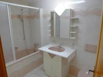 Ein Badezimmer in der Unterkunft Apartment Metropol A 13 by Interhome