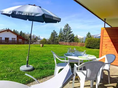 Ein Garten an der Unterkunft Apartment Santa Barbara 23 by Interhome