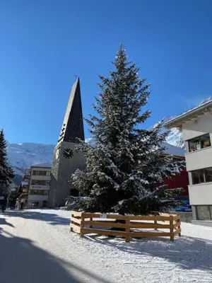 Ein allgemeiner Bergblick oder ein Berglick von der Ferienwohnung aus