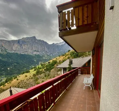 Ein allgemeiner Bergblick oder ein Berglick von der Ferienwohnung aus