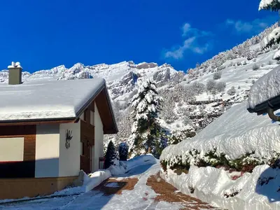 Ein allgemeiner Bergblick oder ein Berglick von der Ferienwohnung aus