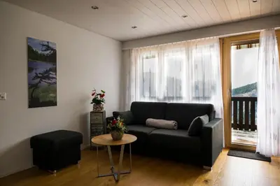 Ein Sitzbereich in der Unterkunft Moderne 2-Zimmer-Wohnung in Albinen mit Aussicht