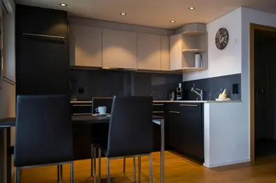 Küche/Küchenzeile in der Unterkunft Moderne 2-Zimmer-Wohnung in Albinen mit Aussicht