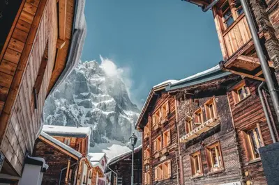 Ein allgemeiner Bergblick oder ein Berglick von der Ferienwohnung aus