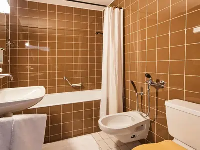 Ein Badezimmer in der Unterkunft Apartment Arzinol 106 by Interhome