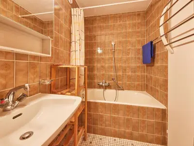 Ein Badezimmer in der Unterkunft Apartment Greppon 306 by Interhome