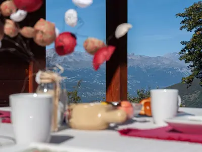 Ein allgemeiner Bergblick oder ein Berglick von des Chalets aus