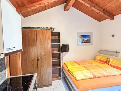 Ein Bett oder Betten in einem Zimmer der Unterkunft Chalet Häuschen Stadel by Interhome