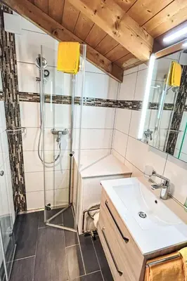Ein Badezimmer in der Unterkunft Chalet Häuschen Stadel by Interhome