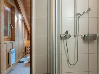 Ein Badezimmer in der Unterkunft Chalet Sneachta by Interhome