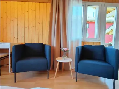 Ein Sitzbereich in der Unterkunft Swiss Apartment Thunersee