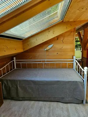 Ein Bett oder Betten in einem Zimmer der Unterkunft Gemütliche FeWo mit Sauna inmitten der Berge