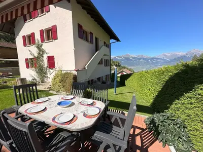 Ein allgemeiner Bergblick oder ein Berglick von der Ferienwohnung aus
