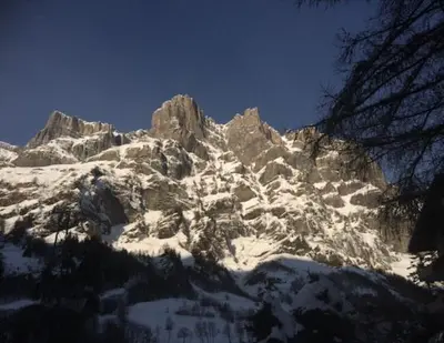Ein allgemeiner Bergblick oder ein Berglick von der Ferienwohnung aus