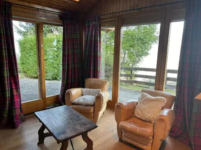 Ein Sitzbereich in der Unterkunft Les Trembles MOUNTAIN & QUIET chalet 12 pers
