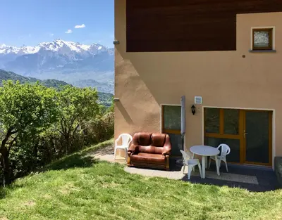 Ein allgemeiner Bergblick oder ein Berglick von der Ferienwohnung aus