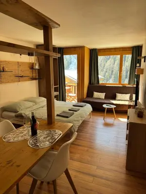 Ein Sitzbereich in der Unterkunft Studio Bellevue 1, ski lift 350m
