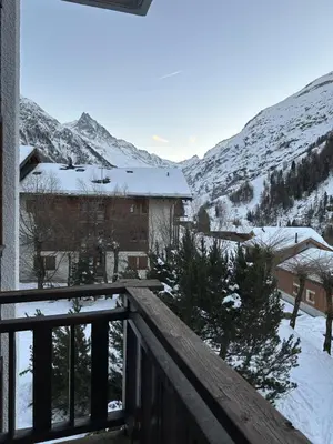Ein allgemeiner Bergblick oder ein Berglick von der Ferienwohnung aus