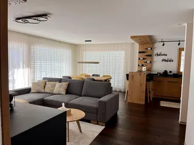 Ein Sitzbereich in der Unterkunft Perla Garden, stylish apartment