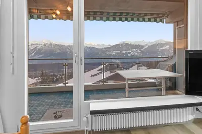 Ein allgemeiner Bergblick oder ein Berglick von der Ferienwohnung aus