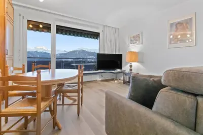 TV/Unterhaltungsangebot in der Unterkunft Logement avec vue époustouflante sur les montagnes